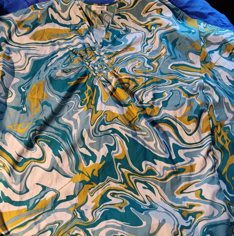 Umgee Top‎ Womens 1XL Floral Green Paisley Boho Artsy Tunic Pincho Type Sleeve